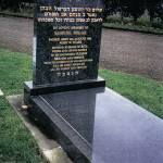 gravestone with hebrew text